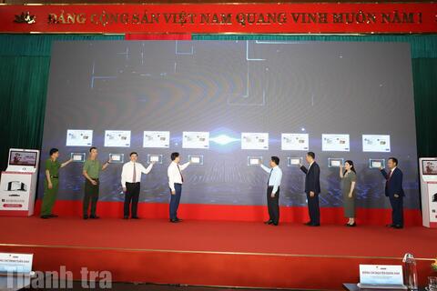 <a href="/thong-tin-247" title="Thông tin 247" rel="dofollow">Thông tin 247</a>