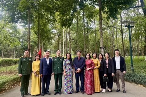 <a href="/thong-tin-247" title="Thông tin 247" rel="dofollow">Thông tin 247</a>