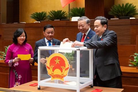 <a href="/thong-tin-247" title="Thông tin 247" rel="dofollow">Thông tin 247</a>