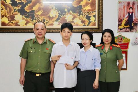 <a href="/doanh-nghiep" title="Doanh nghiệp" rel="dofollow">Doanh nghiệp</a>