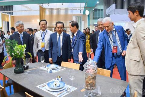 <a href="/doanh-nghiep" title="Doanh nghiệp" rel="dofollow">Doanh nghiệp</a>