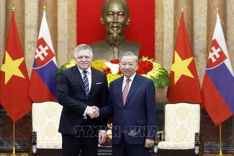 <a href="/thong-tin-247" title="Thông tin 247" rel="dofollow">Thông tin 247</a>