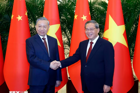 <a href="/thong-tin-247" title="Thông tin 247" rel="dofollow">Thông tin 247</a>