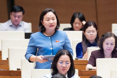 <a href="/dau-tu" title="Đầu tư" rel="dofollow">Đầu tư</a>