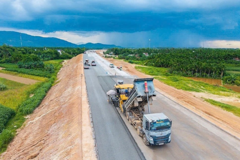 <a href="/dau-tu" title="Đầu tư" rel="dofollow">Đầu tư</a>