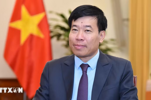 <a href="/thong-tin-247" title="Thông tin 247" rel="dofollow">Thông tin 247</a>