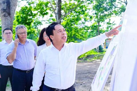 <a href="/doanh-nghiep" title="Doanh nghiệp" rel="dofollow">Doanh nghiệp</a>