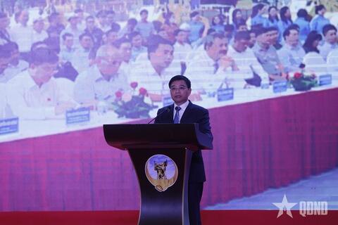 <a href="/dau-tu" title="Đầu tư" rel="dofollow">Đầu tư</a>