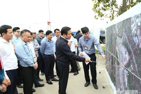 <a href="/dau-tu" title="Đầu tư" rel="dofollow">Đầu tư</a>
