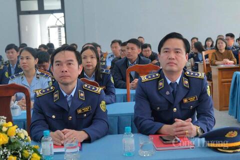 <a href="/kinh-doanh" title="Kinh doanh" rel="dofollow">Kinh doanh</a>