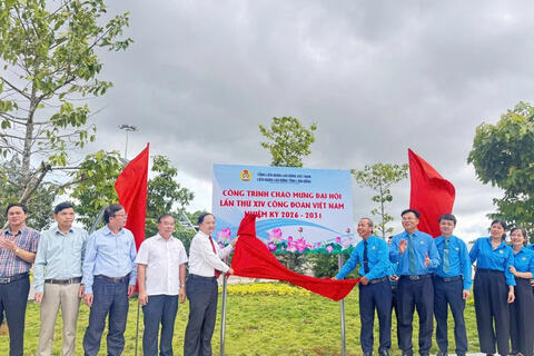 <a href="/thong-tin-247" title="Thông tin 247" rel="dofollow">Thông tin 247</a>