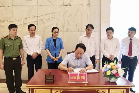 <a href="/thong-tin-247" title="Thông tin 247" rel="dofollow">Thông tin 247</a>