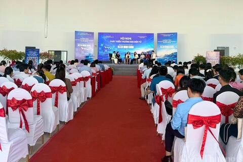 <a href="/tieu-dung" title="Tiêu dùng" rel="dofollow">Tiêu dùng</a>