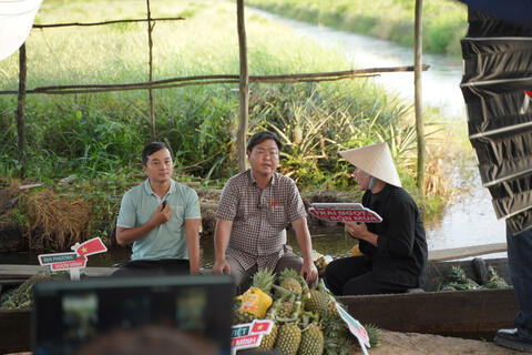 <a href="/tieu-dung" title="Tiêu dùng" rel="dofollow">Tiêu dùng</a>