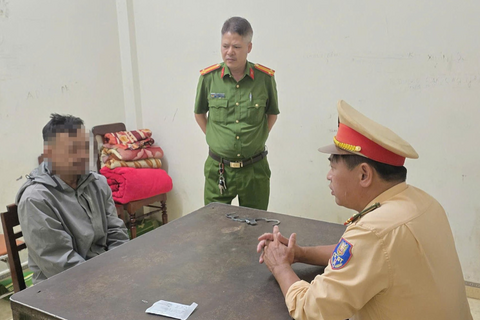 <a href="/thong-tin-247" title="Thông tin 247" rel="dofollow">Thông tin 247</a>