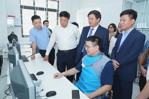 <a href="/hi-tech" title="Hi-tech" rel="dofollow">Hi-tech</a>