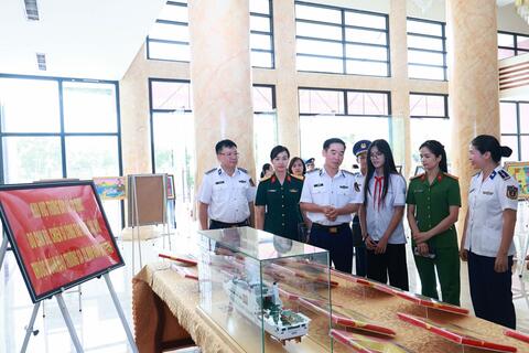<a href="/thong-tin-247" title="Thông tin 247" rel="dofollow">Thông tin 247</a>