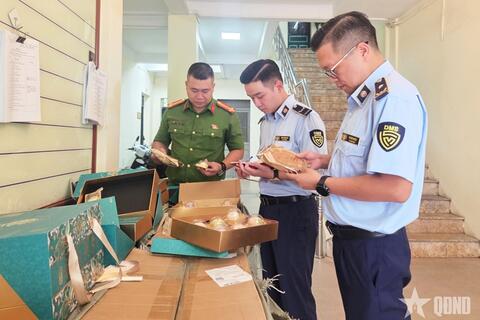 <a href="/tieu-dung" title="Tiêu dùng" rel="dofollow">Tiêu dùng</a>