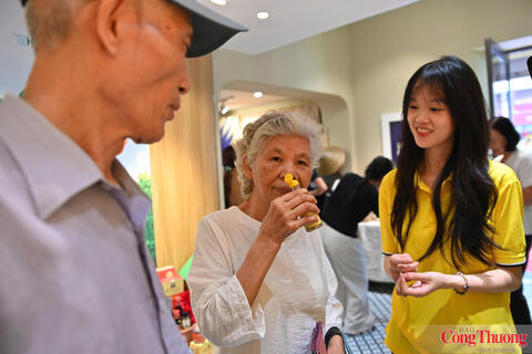 <a href="/tieu-dung" title="Tiêu dùng" rel="dofollow">Tiêu dùng</a>