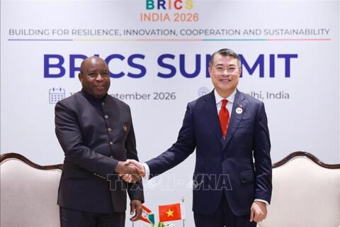 <a href="/thong-tin-247" title="Thông tin 247" rel="dofollow">Thông tin 247</a>