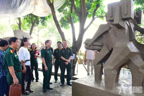 <a href="/thong-tin-247" title="Thông tin 247" rel="dofollow">Thông tin 247</a>
