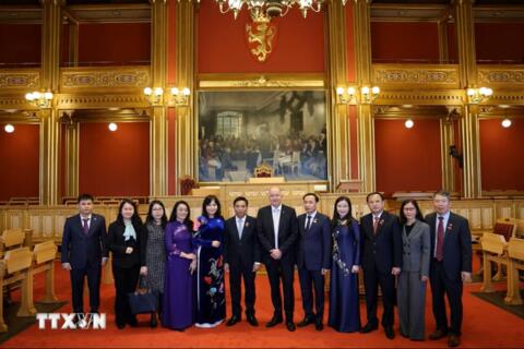 <a href="/thong-tin-247" title="Thông tin 247" rel="dofollow">Thông tin 247</a>