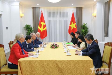 <a href="/thong-tin-247" title="Thông tin 247" rel="dofollow">Thông tin 247</a>