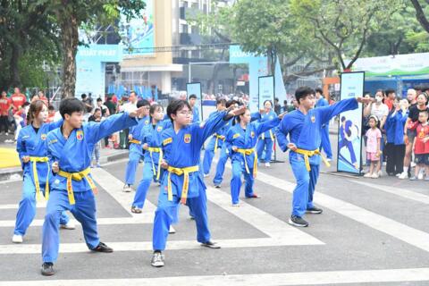 <a href="/thong-tin-247" title="Thông tin 247" rel="dofollow">Thông tin 247</a>