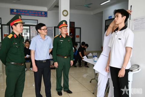 <a href="/thong-tin-247" title="Thông tin 247" rel="dofollow">Thông tin 247</a>