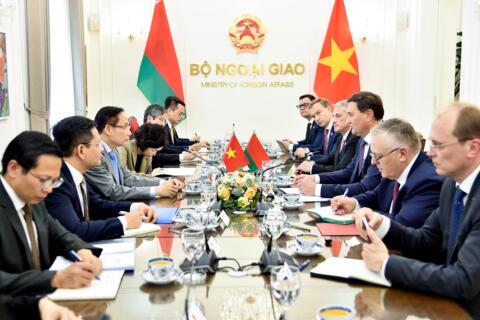 <a href="/thong-tin-247" title="Thông tin 247" rel="dofollow">Thông tin 247</a>