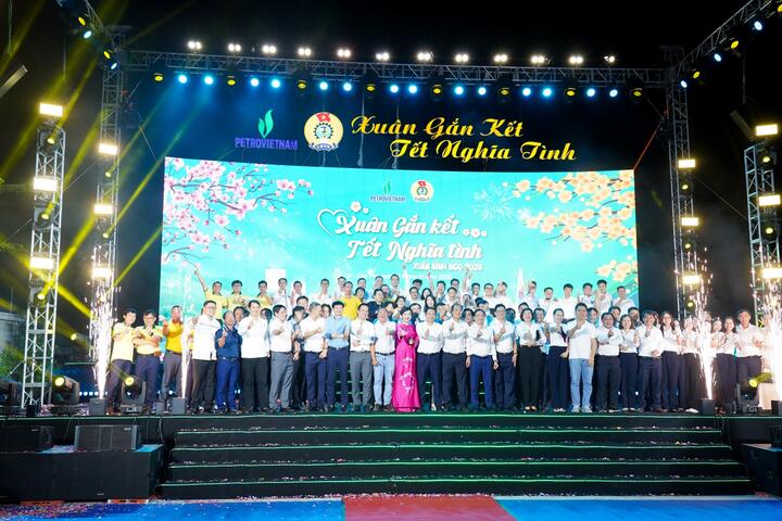 Lan tỏa chương trình "Petrovietnam: Xuân Gắn kết - Tết Nghĩa tình" trên công trường chuỗi dự án khí - điện Lô B - Ô Môn