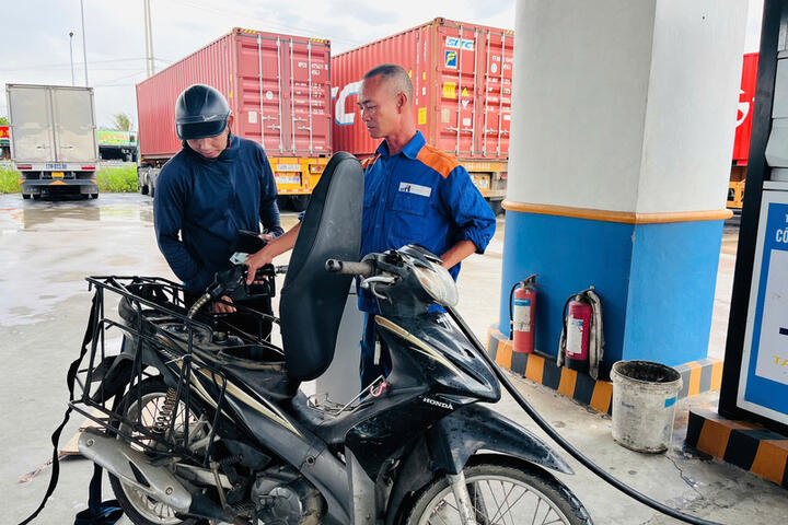 Giá xăng dầu hôm nay 5/3/2026: Hạ nhiệt sau tín hiệu đàm phán