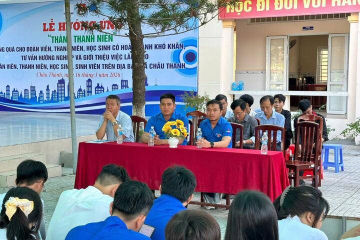 Tuổi trẻ NMNĐ Sông Hậu 1 đồng hành cùng học sinh khó khăn