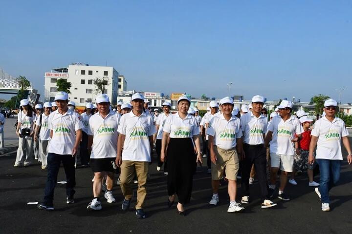 Chùm ảnh các đơn vị EVNSPC sôi nổi hưởng ứng Chiến dịch Giờ Trái đất 2026