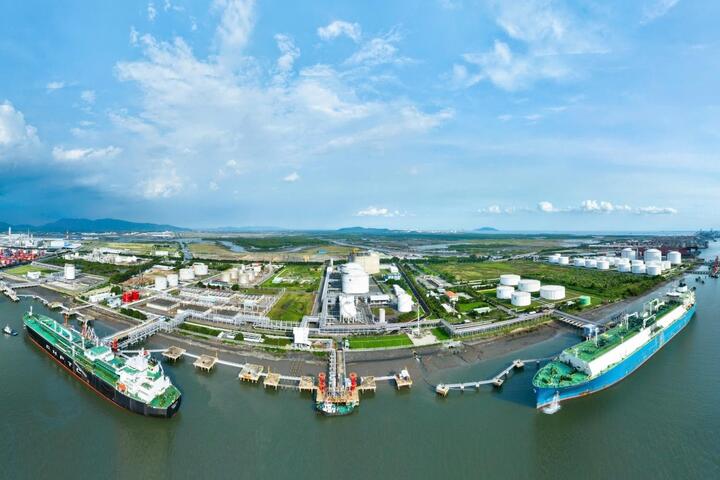 Petrovietnam trong cấu trúc hạ tầng, năng lượng, công nghiệp - dịch vụ của TP HCM