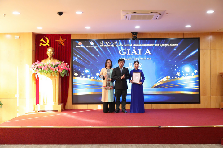 'Phóng viên tay ngang' giữ lửa trang tin ngành Điện