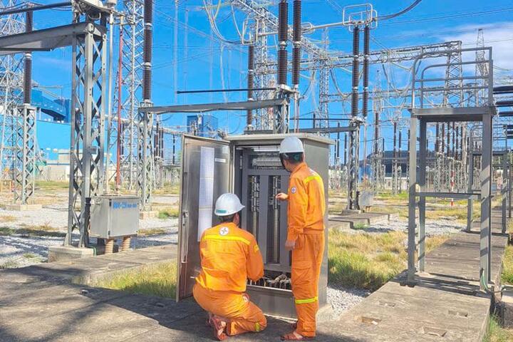 Gần 20% điện miền Bắc được "tiếp sức" từ 4 mạch 500 kV trong cao điểm nắng nóng