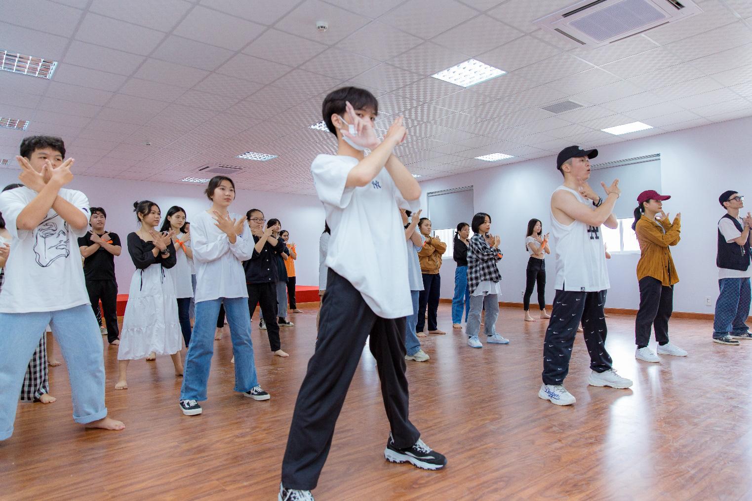 Phụ huynh và học sinh ấn tượng với cơ sở vật chất và mô hình đào tạo của trường THPT FPT Quy Nhơn - Ảnh 6. Phụ huynh và học sinh ấn tượng với cơ sở vật chất và mô hình đào tạo của trường THPT FPT Quy Nhơn - Ảnh 6.