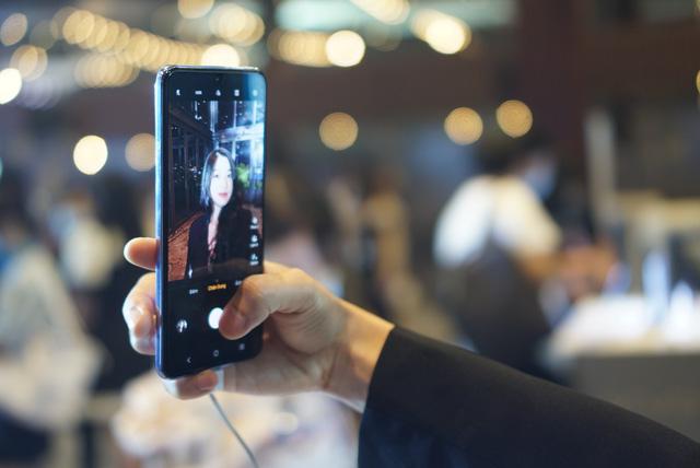 Smartphone chuyên selfie tích hợp 5G giá 10 triệu tại Việt Nam - Ảnh 9. Smartphone chuyên selfie tích hợp 5G giá 10 triệu tại Việt Nam - Ảnh 9.