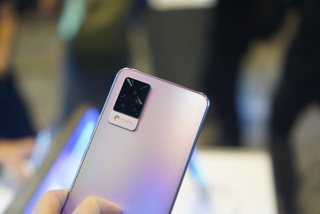 Smartphone chuyên selfie tích hợp 5G giá 10 triệu tại Việt Nam - Ảnh 6. Smartphone chuyên selfie tích hợp 5G giá 10 triệu tại Việt Nam - Ảnh 6.