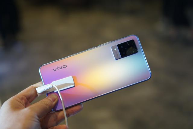 Smartphone chuyên selfie tích hợp 5G giá 10 triệu tại Việt Nam - Ảnh 5. Smartphone chuyên selfie tích hợp 5G giá 10 triệu tại Việt Nam - Ảnh 5.