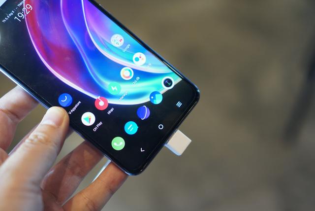Smartphone chuyên selfie tích hợp 5G giá 10 triệu tại Việt Nam - Ảnh 4. Smartphone chuyên selfie tích hợp 5G giá 10 triệu tại Việt Nam - Ảnh 4.