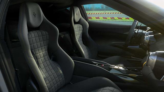 Ra mắt Ferrari 812 Competizione và Competizione A: Mạnh hơn, thêm kiểu dáng targa sành điệu - Ảnh 7. Ra mắt Ferrari 812 Competizione và Competizione A: Mạnh hơn, thêm kiểu dáng targa sành điệu - Ảnh 7.