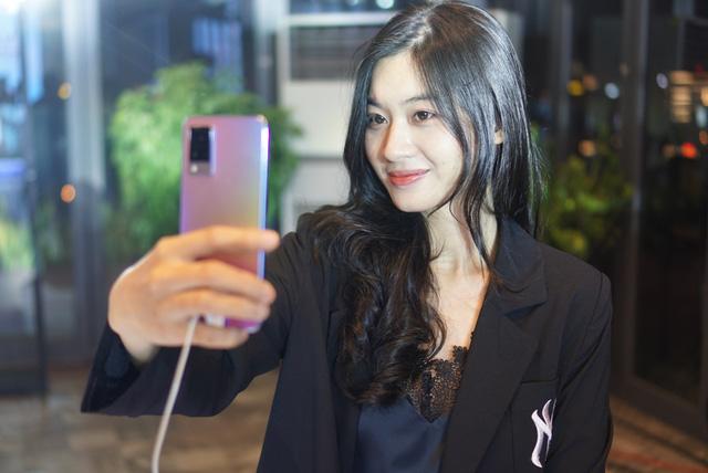 Smartphone chuyên selfie tích hợp 5G giá 10 triệu tại Việt Nam - Ảnh 10. Smartphone chuyên selfie tích hợp 5G giá 10 triệu tại Việt Nam - Ảnh 10.