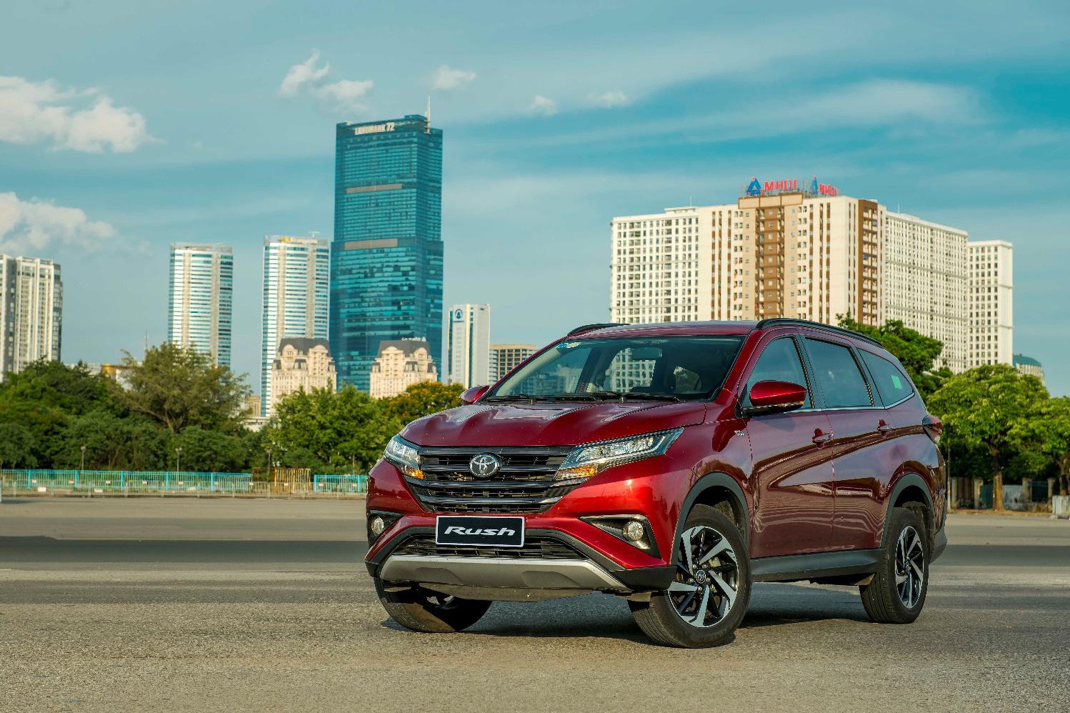 Xế hộp đa dụng Toyota Rush 2021 nâng cấp hệ thống giải trí, tặng bảo hiểm Vàng - Ảnh 1. Xế hộp đa dụng Toyota Rush 2021 nâng cấp hệ thống giải trí, tặng bảo hiểm Vàng - Ảnh 1.