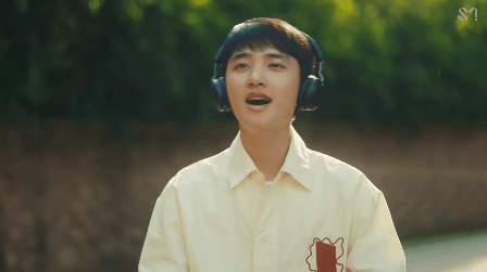 D.O. (EXO) tung teaser MV đẹp như đóng phim thanh xuân vườn trường, hát 3 thứ tiếng, cất giọng là chỉ muốn tan chảy - Ảnh 4. D.O. (EXO) tung teaser MV đẹp như đóng phim thanh xuân vườn trường, hát 3 thứ tiếng, cất giọng là chỉ muốn tan chảy - Ảnh 4.