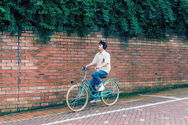 D.O. (EXO) tung teaser MV đẹp như đóng phim thanh xuân vườn trường, hát 3 thứ tiếng, cất giọng là chỉ muốn tan chảy - Ảnh 5. D.O. (EXO) tung teaser MV đẹp như đóng phim thanh xuân vườn trường, hát 3 thứ tiếng, cất giọng là chỉ muốn tan chảy - Ảnh 5.