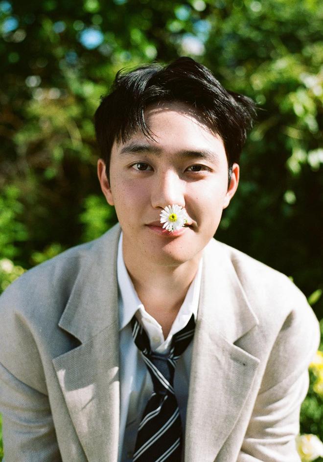 D.O. (EXO) tung teaser MV đẹp như đóng phim thanh xuân vườn trường, hát 3 thứ tiếng, cất giọng là chỉ muốn tan chảy - Ảnh 6. D.O. (EXO) tung teaser MV đẹp như đóng phim thanh xuân vườn trường, hát 3 thứ tiếng, cất giọng là chỉ muốn tan chảy - Ảnh 6.