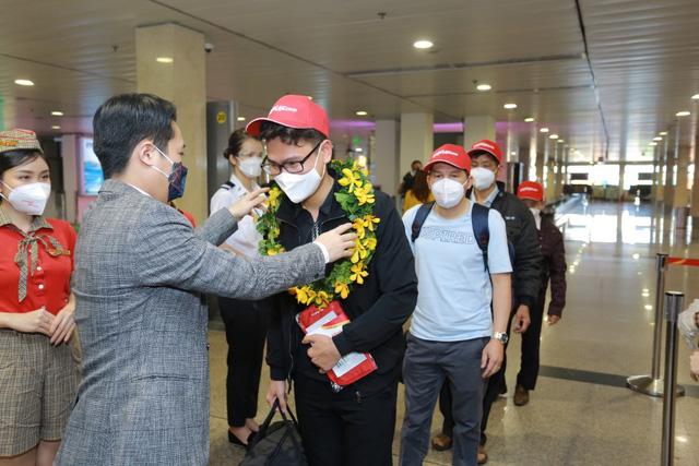 Vietjet tưng bừng đón chuyến bay đầu tiên đến TP.HCM ngày đầu năm mới 2022 - Ảnh 5.