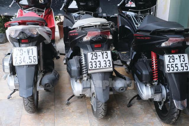 Ba chiếc Honda Airblade biển số đẹp rao bán nửa tỷ đồng - Ảnh 1. Ba chiếc Honda Airblade biển số đẹp rao bán nửa tỷ đồng - Ảnh 1.